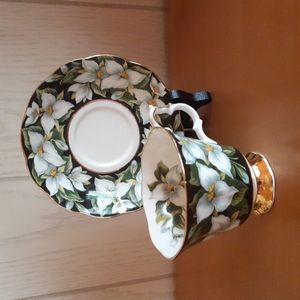 Royal Albert Provincial Flowers Trillium Bone China England Teacup & Saucer Set